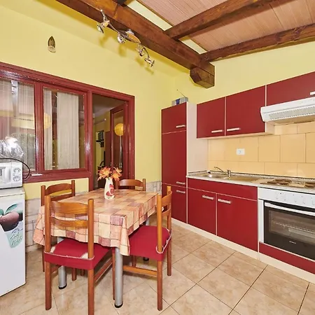 Apartamento With A Parking Space - 7735 Umag