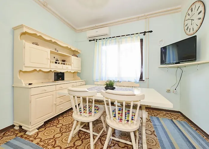 Apartamento With A Parking Space - 7735 Umag