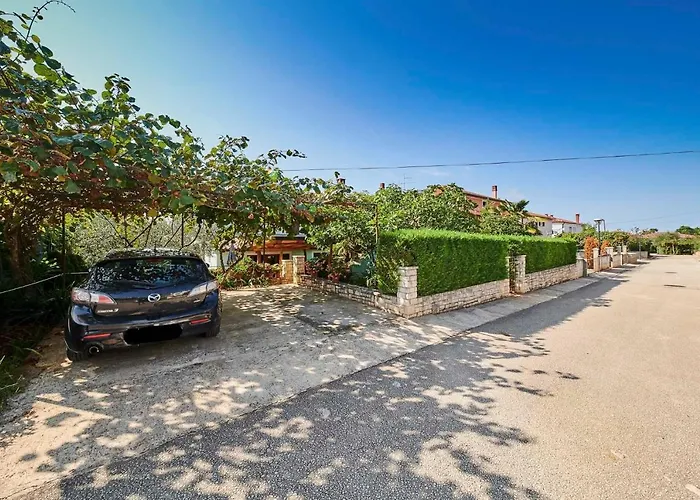 With A Parking Space - 7735