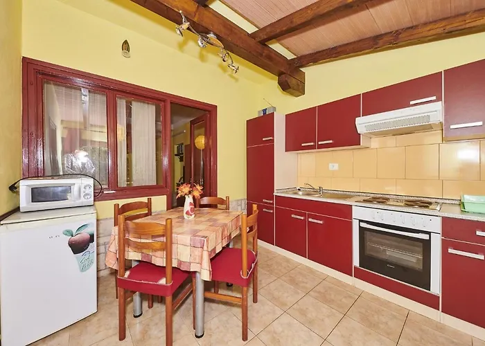 Apartman With A Parking Space - 7735 Umag